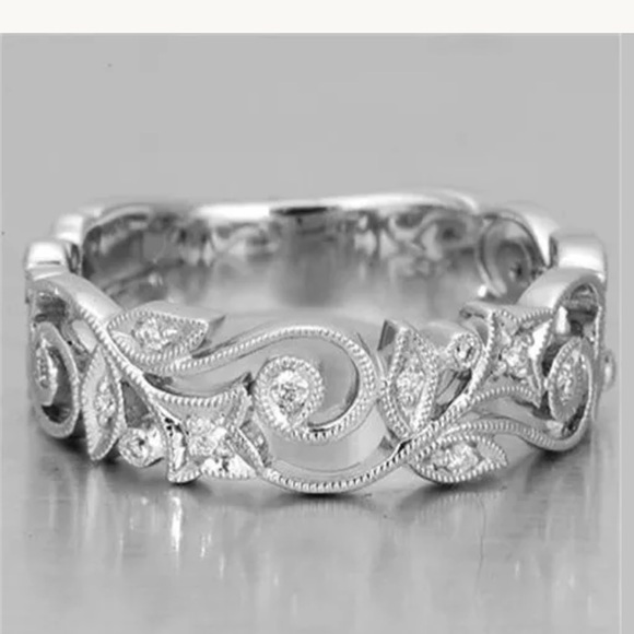 Jewelry - White gold filled topaz leaves ring